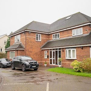 Oyo Oakcroft Guest House Manchester Airport